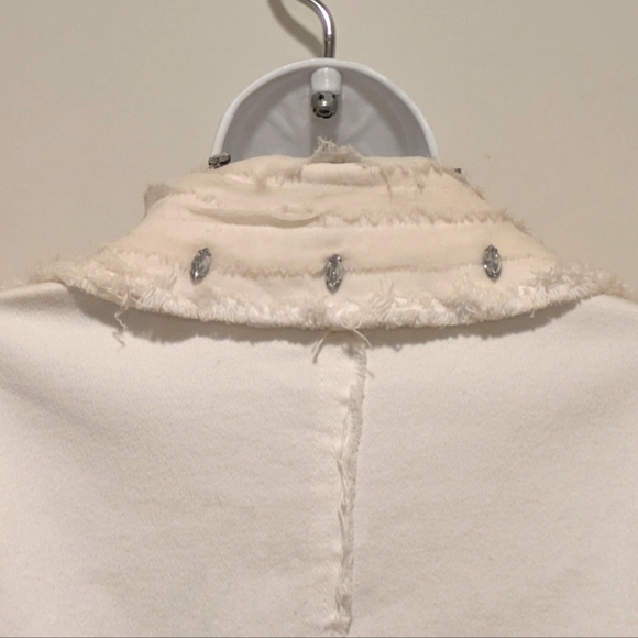 EUC Donna Karan 8 White Denim Shredded Hem Jacket with Embellishments - Picture 8 of 11